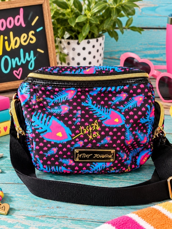 Betsey Johnson Accessories - Betsey Johnson Fun & Flirty Hearts Lunch Bag / Lunchbox new without tags